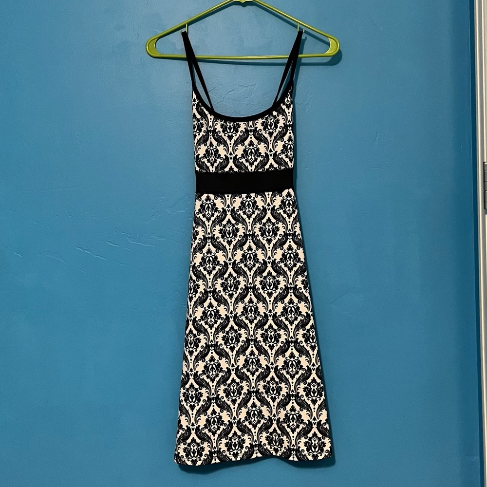 Women’s Soybu Summer Crossback Dress Sz Small Black and White